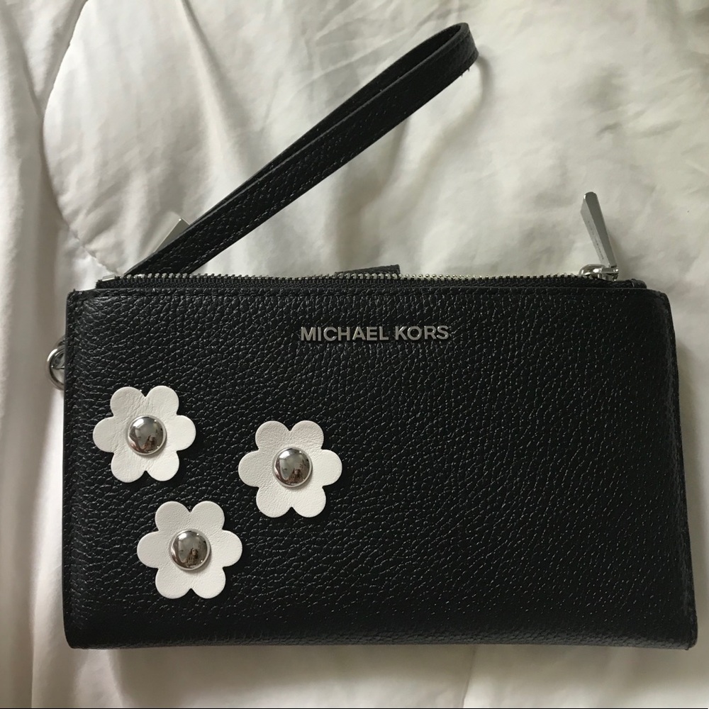 BRAND NEW AUTHENTIC MICHAEL KORS WALLET W WRISTLET - Picture 1 of 4